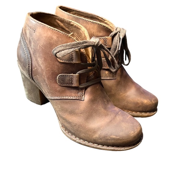 Clark’s Unstructured 10 Brown Leather Booties - Picture 1 of 9